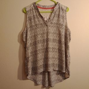 Xhilaration white & black sleevless high-low shirt w/ crochet back size XXL